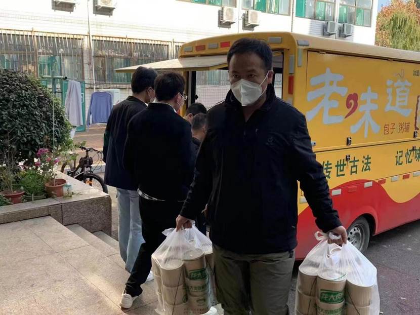 英国上市公司365教职工爱心志愿者奋战在防疫前沿