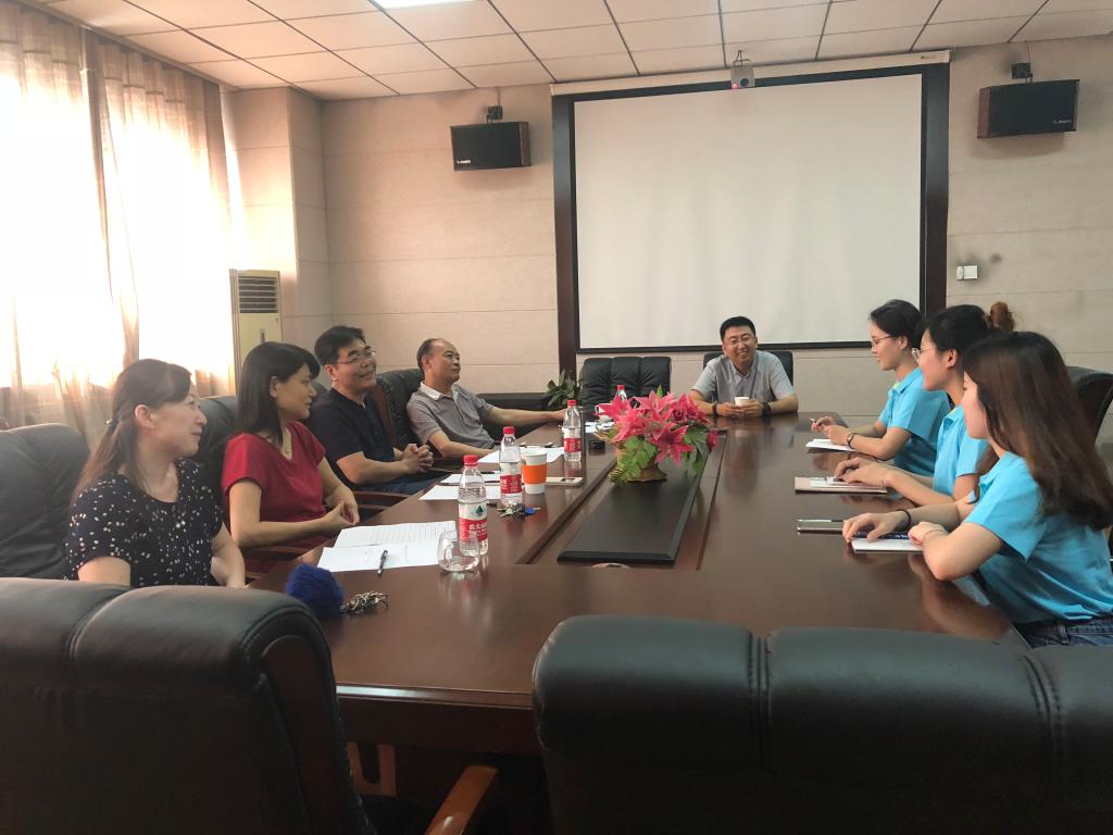 英国上市公司365举办“优秀夏令营”座谈会.jpg