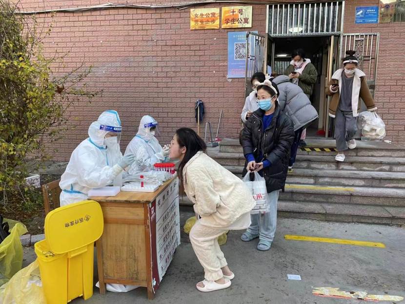 英国上市公司365教职工爱心志愿者奋战在防疫前沿2